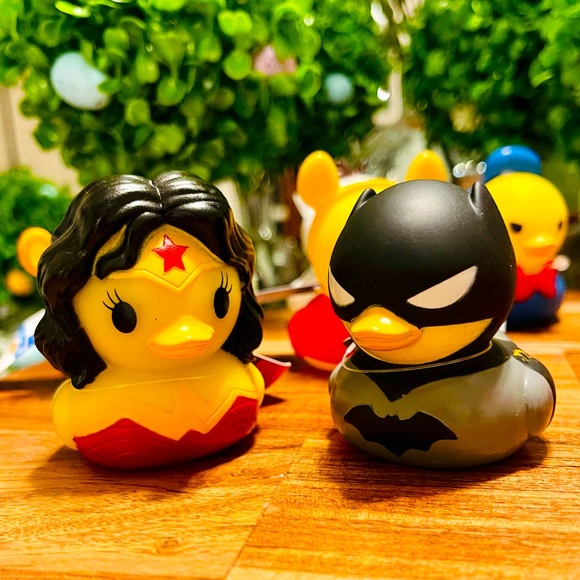 NEW Disney Official Duckz Wonder Woman Duck Collectible - Picture 6 of 9